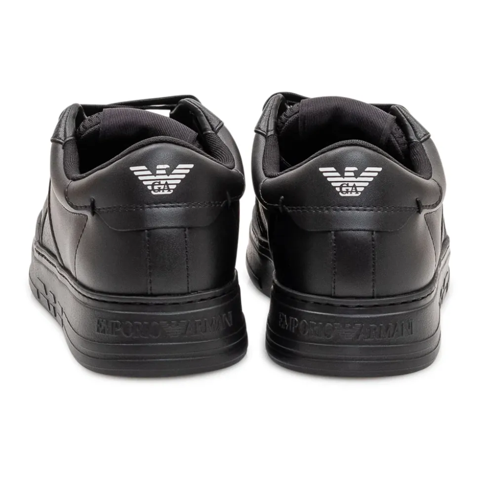 Baskets en cuir avec logo gaufré et panneau contrastant