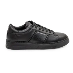 Baskets en cuir avec logo gaufré et panneau contrastant