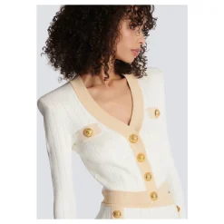 Cardigan court en maille à bordures dorées