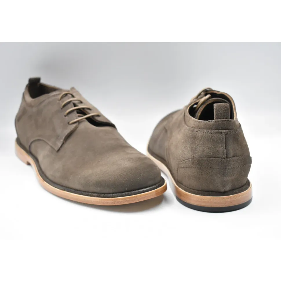 Chaussure à lacets