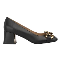 Chaussure à talon avec étrier en métal
