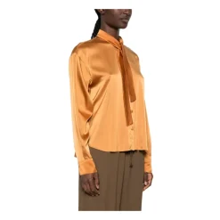 Chemise boutonnée devant finition satinée