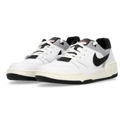 Classic Low Top Sneaker