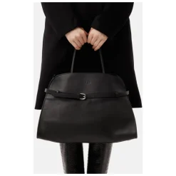Collection de chaussures et accessoires élégants