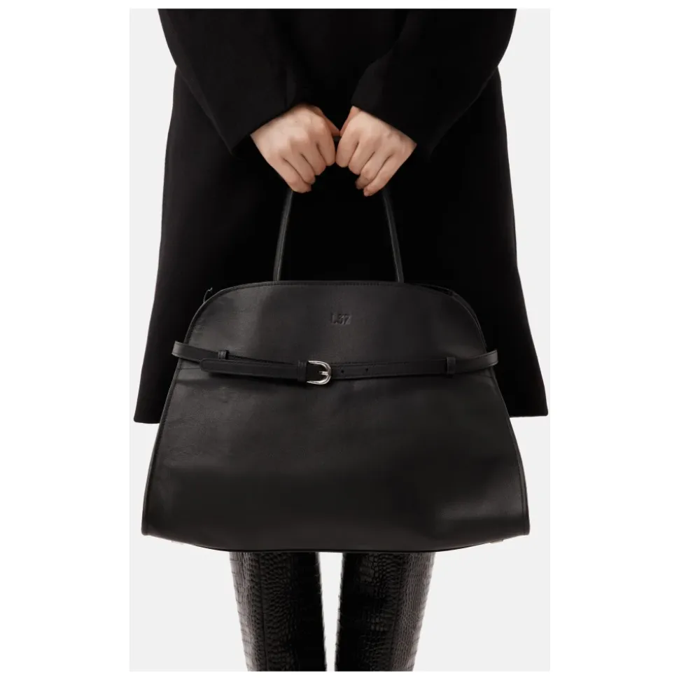 Collection de chaussures et accessoires élégants