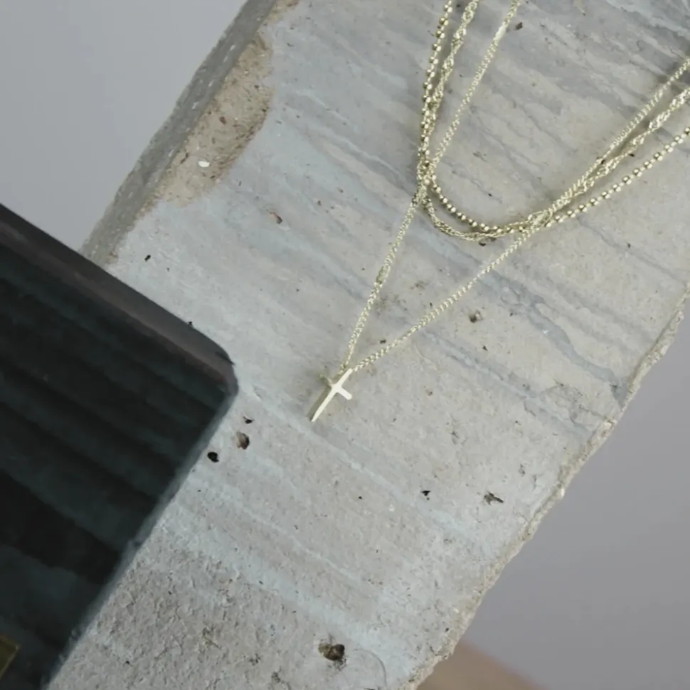 Collier Croix Or Imperméable Design Tendance