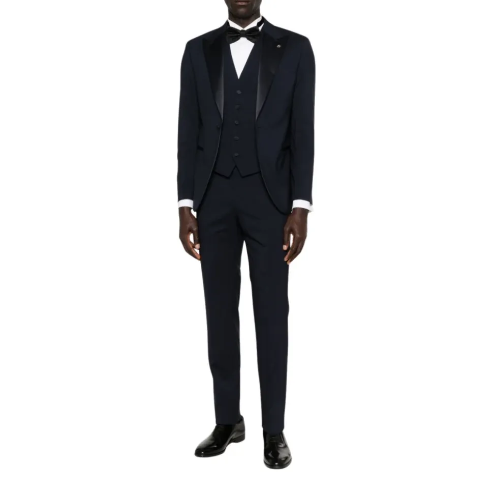 Costume à un bouton