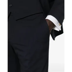 Costume à un bouton