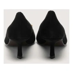 Escarpins noirs avec détail en métal