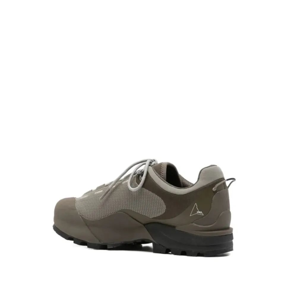 Hida Low Top Sneakers