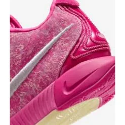LeBron 21