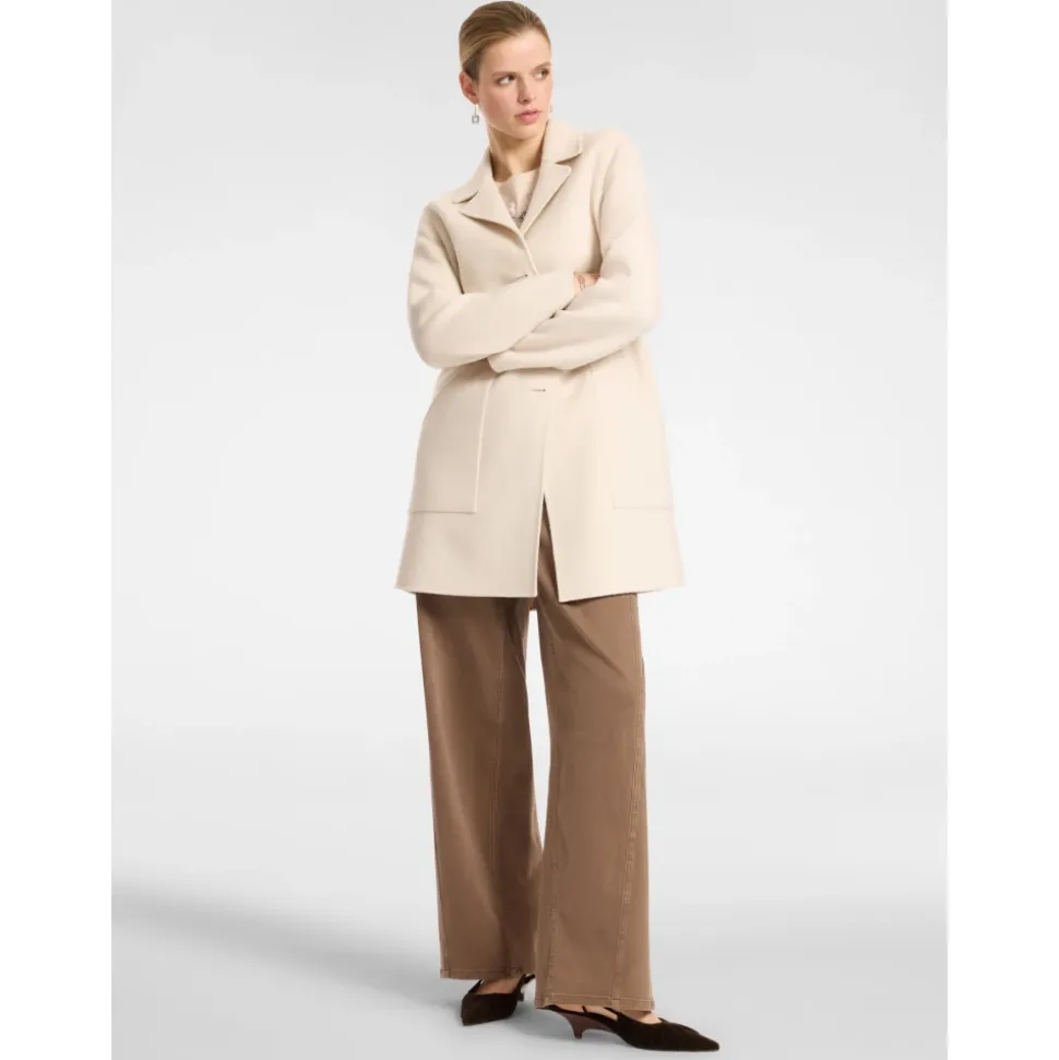 Manteau en tissu double avec revers, boutonnières et poches