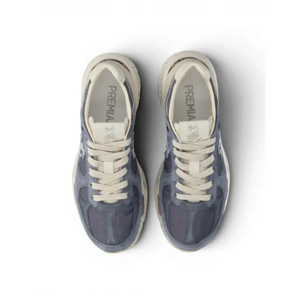 Mased Sneakers