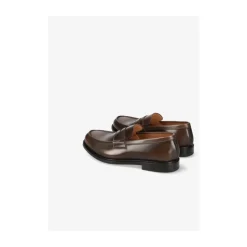 Mocassin avec masque et couture