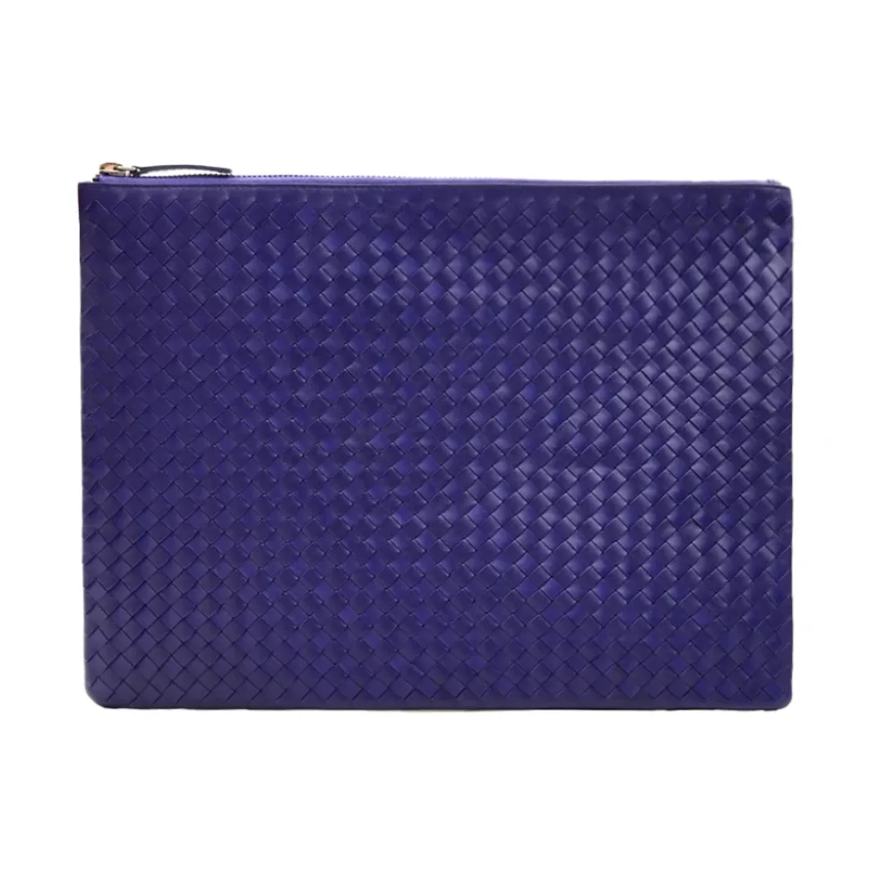 Pochette en cuir tressé à la main en violet intense