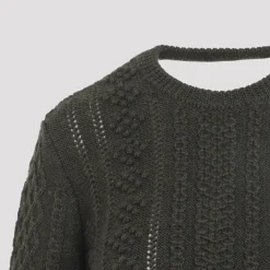 Pull court en maille torsadée