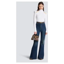 Pull en maille avec boutons dorés