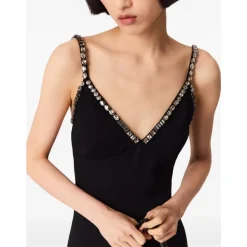 Robe en crêpe ornée de cristaux