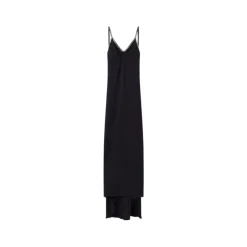 Robe en crêpe ornée de cristaux