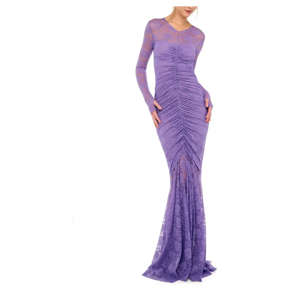 Robe mi-mollet coupée en biais