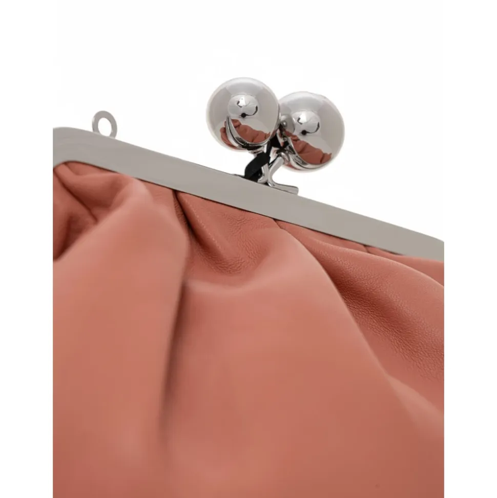 Sac à bandoulière en cuir souple avec chaîne