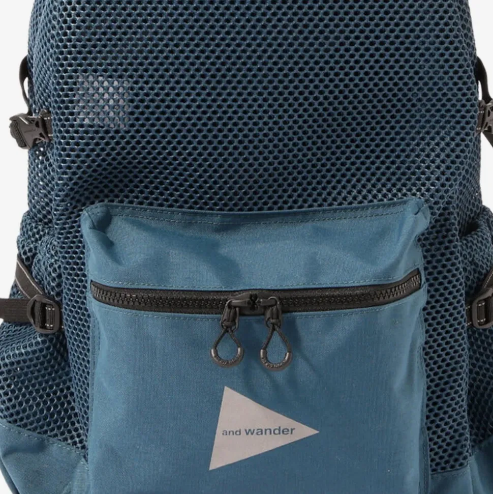 Sac à dos en nylon avec panneaux en maille
