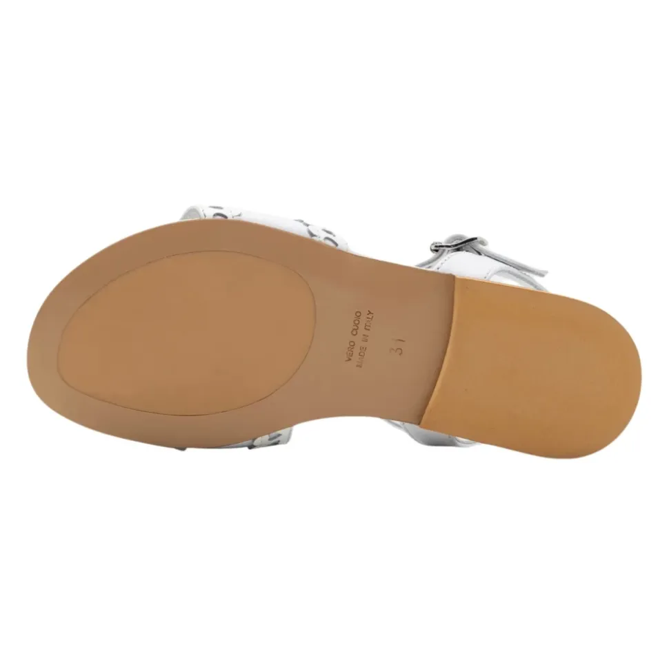 Sandale en cuir à cœur perforé