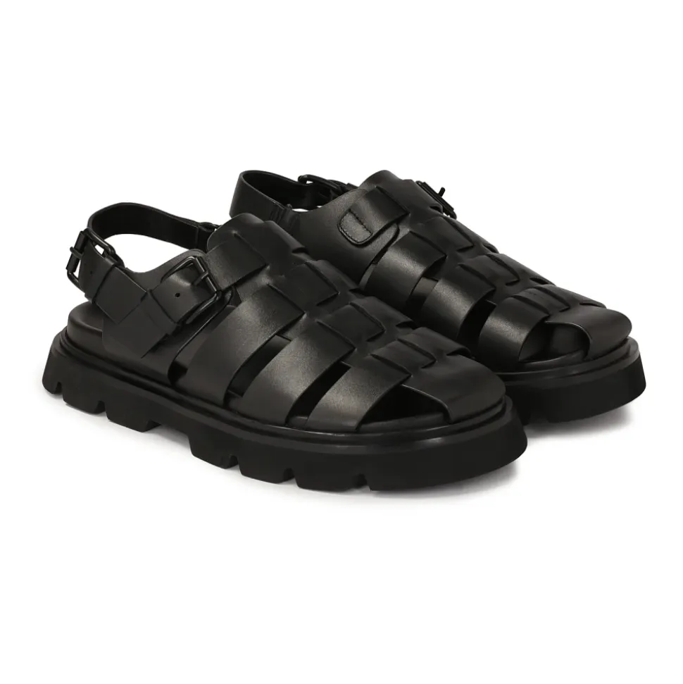 Sandales noires en cuir avec orteils couverts