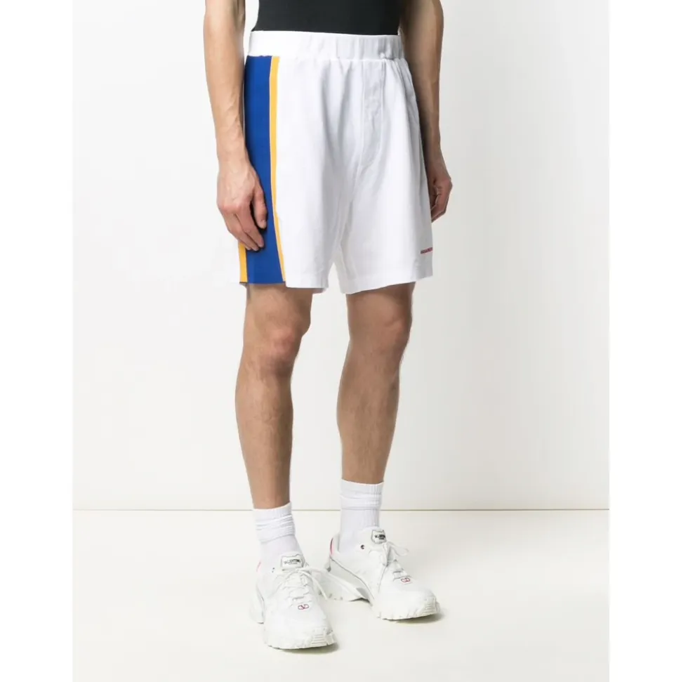 Short de sport à bandes latérales et logo