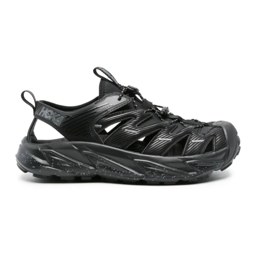 Sneakers noires légères avec design découpé