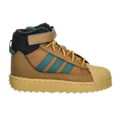 Superstar Winter Trek