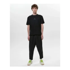 T-shirt noir avec logo central