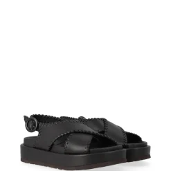 Ursula Sandal