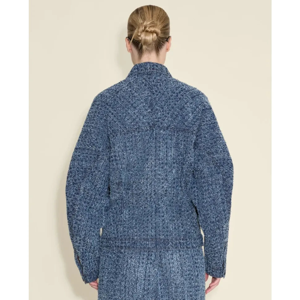 Veste en Coton Bleu avec une Touche Moderne