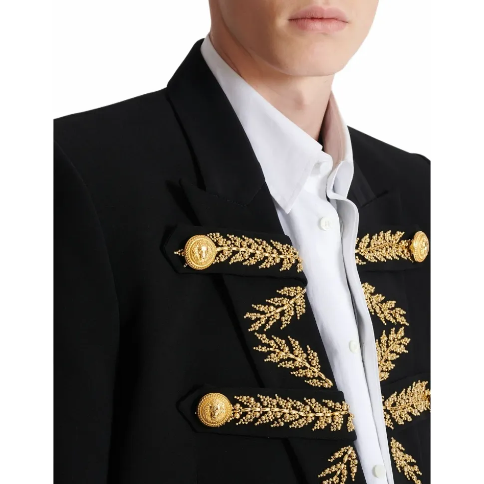 Veste en crêpe brodé